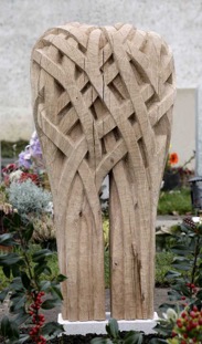 2015.2 Material Eiche. Höhe 110cm. Friedhof am Hörnli Riehen/Basel.jpg